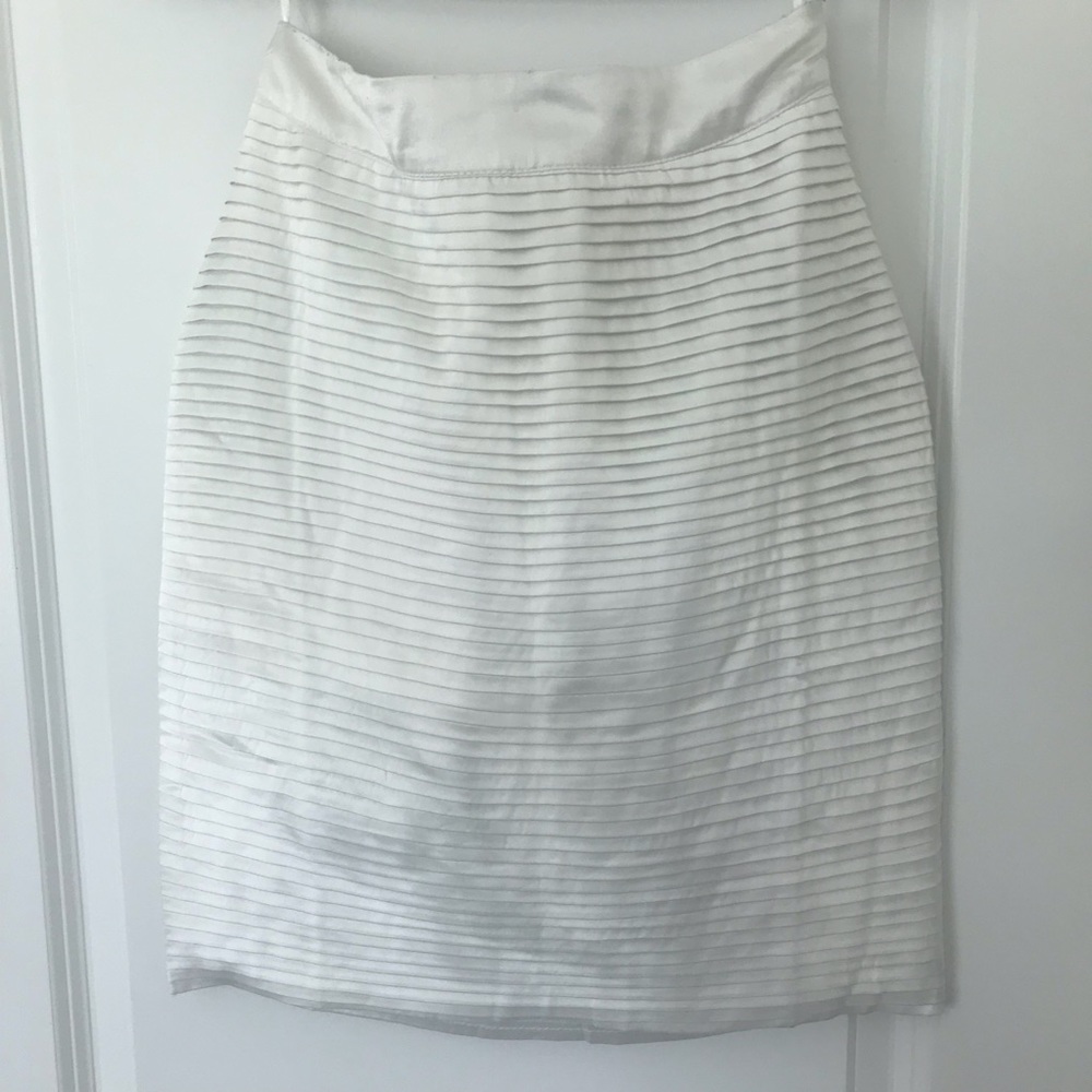 White pleated pencil skirt size M Eur 40